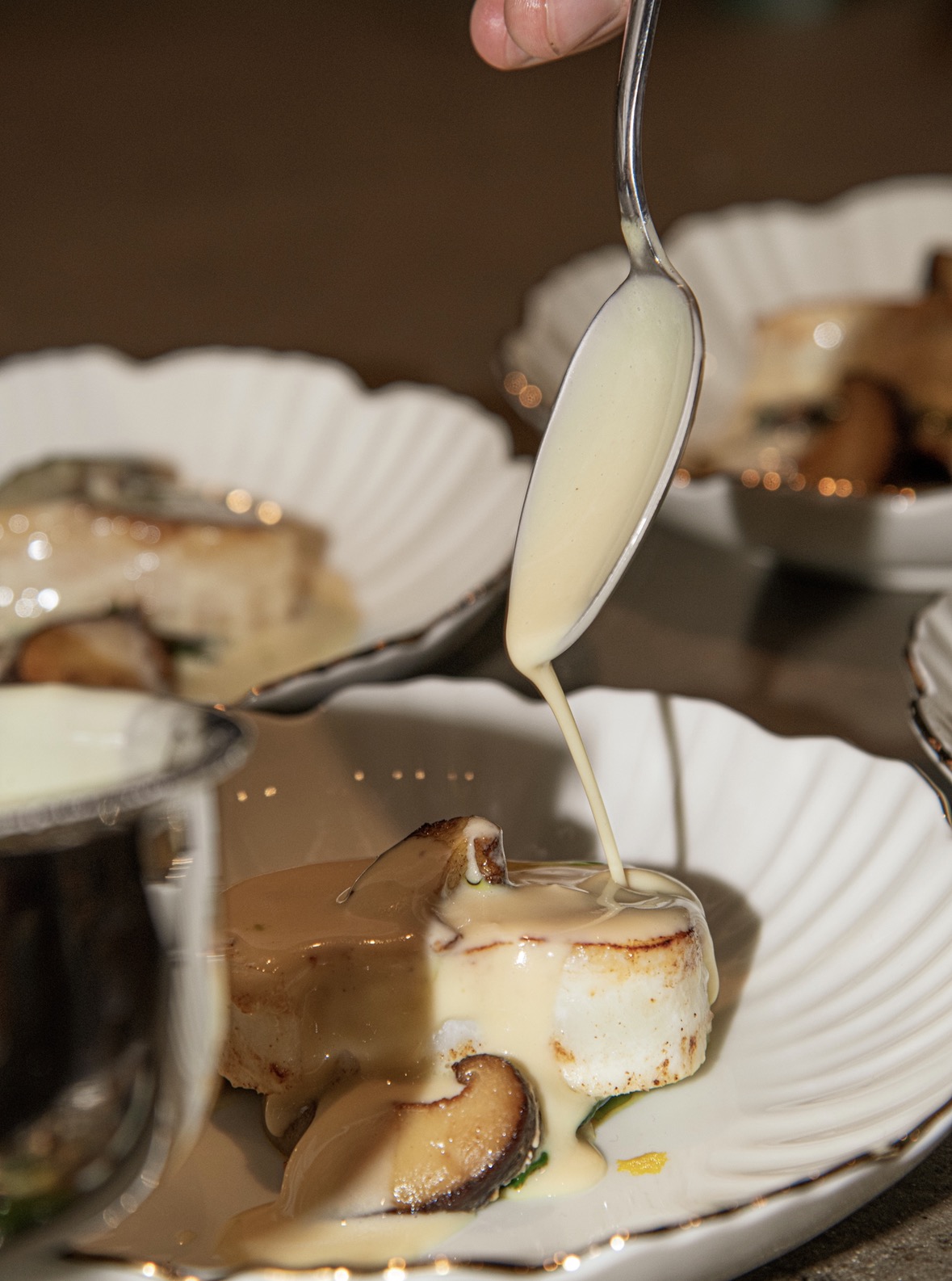 Seared scallop with mushroom and beurre blanc